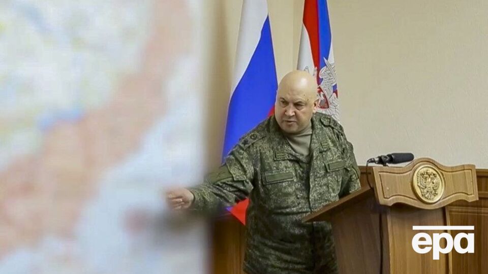 Суровикин хотел "избавить себя от деструктивной для карьеры ситуации", когда он бы не мог защищать правобережную часть Херсонской области, считает эксперт