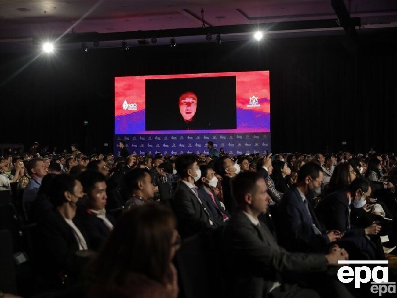 Маск выступил на форуме B20 по видеосвязи при свечах