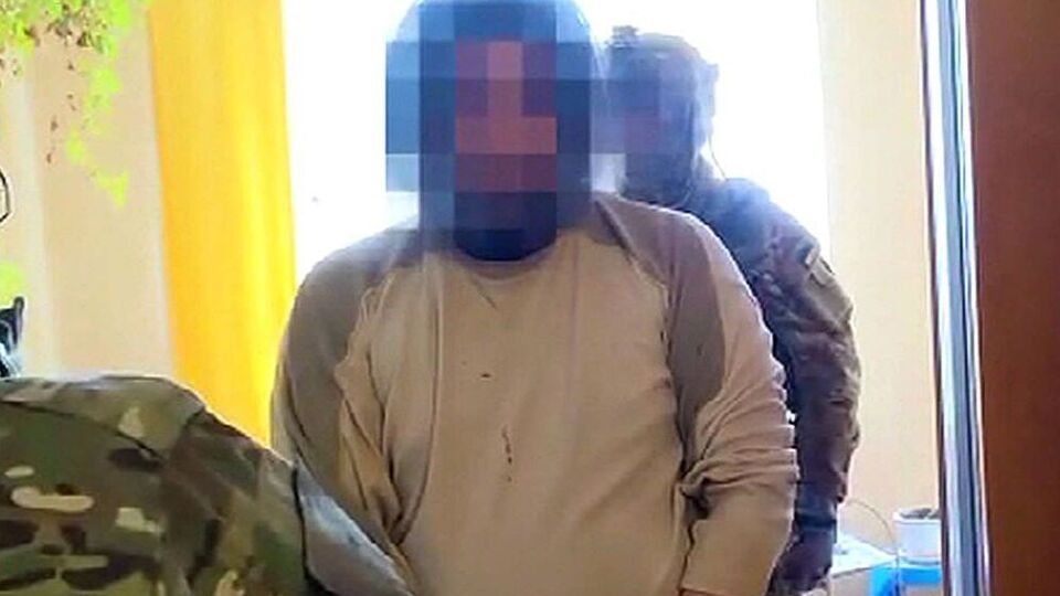 Задержанным оказался житель Салтовского жилого массива – одного из наиболее пострадавших от вражеских обстрелов района Харькова