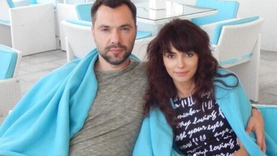 Жена Арестовича заявила, что супруг одобряет ее подход к собственной безопасности