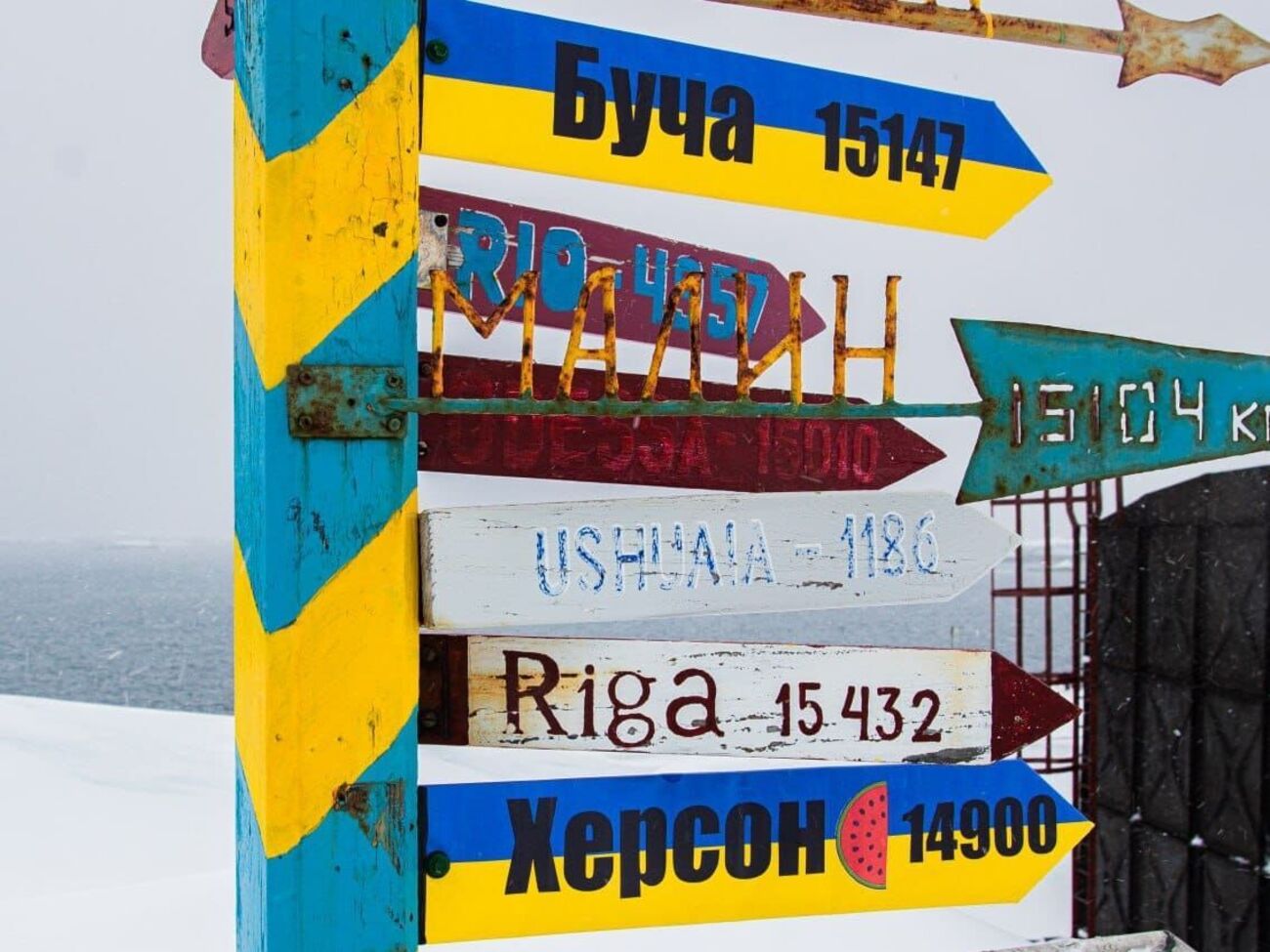 Найближчим часом на стовп планують додати назви інших міст, які протистояли російській агресії