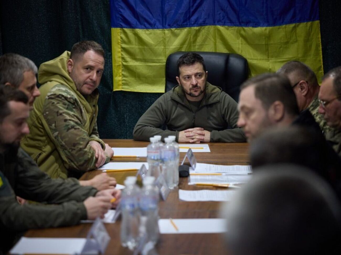 Зеленский пообещал решить проблему с электроснабжением Херсона