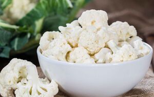 Основным ингредиентом блюда является цветная капуста