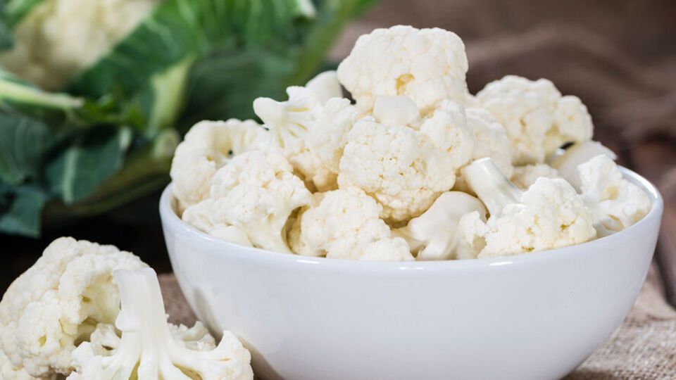Основным ингредиентом блюда является цветная капуста