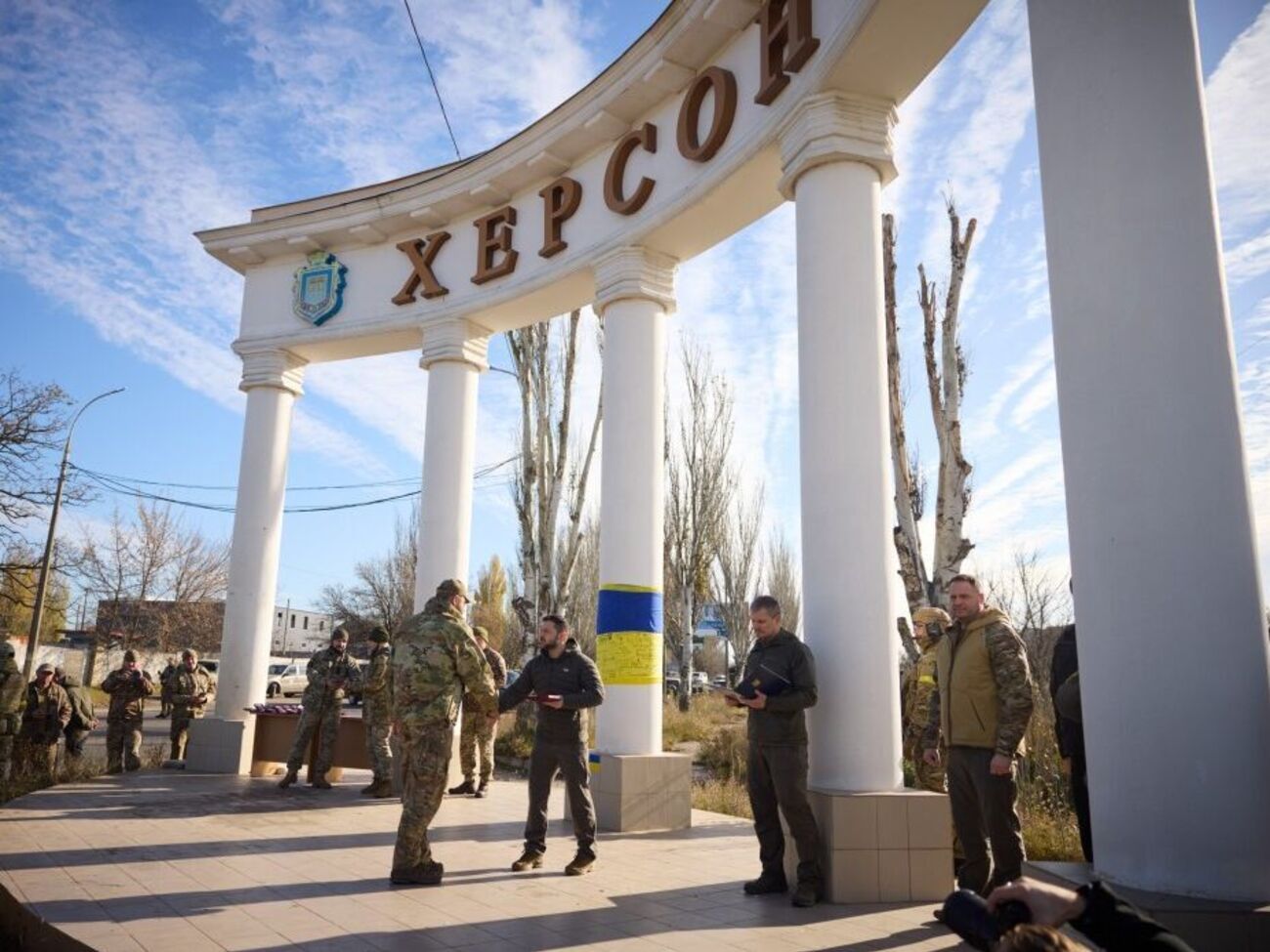 23 воина получили от президента орден Богдана Хмельницкого ІІІ степени, 12 защитников – орден "За мужество" ІІІ степени