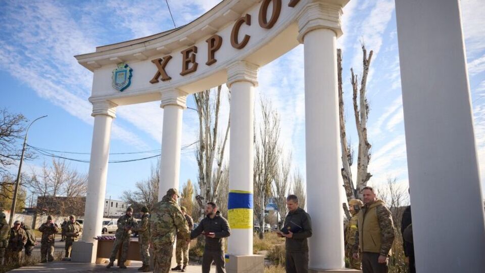 23 воїнам президент вручив орден Богдана Хмельницького ІІІ ступеня, 12 захисникам – орден "За мужність" ІІІ ступеня