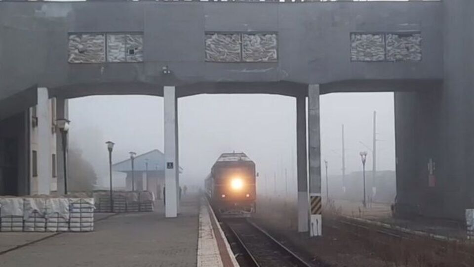 В первом поезде в Николаев приехали, кроме обычных пассажиров, журналисты и группы волонтеров
