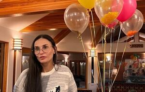 Деми Мур разменяла седьмой десяток