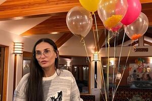 Деми Мур разменяла седьмой десяток