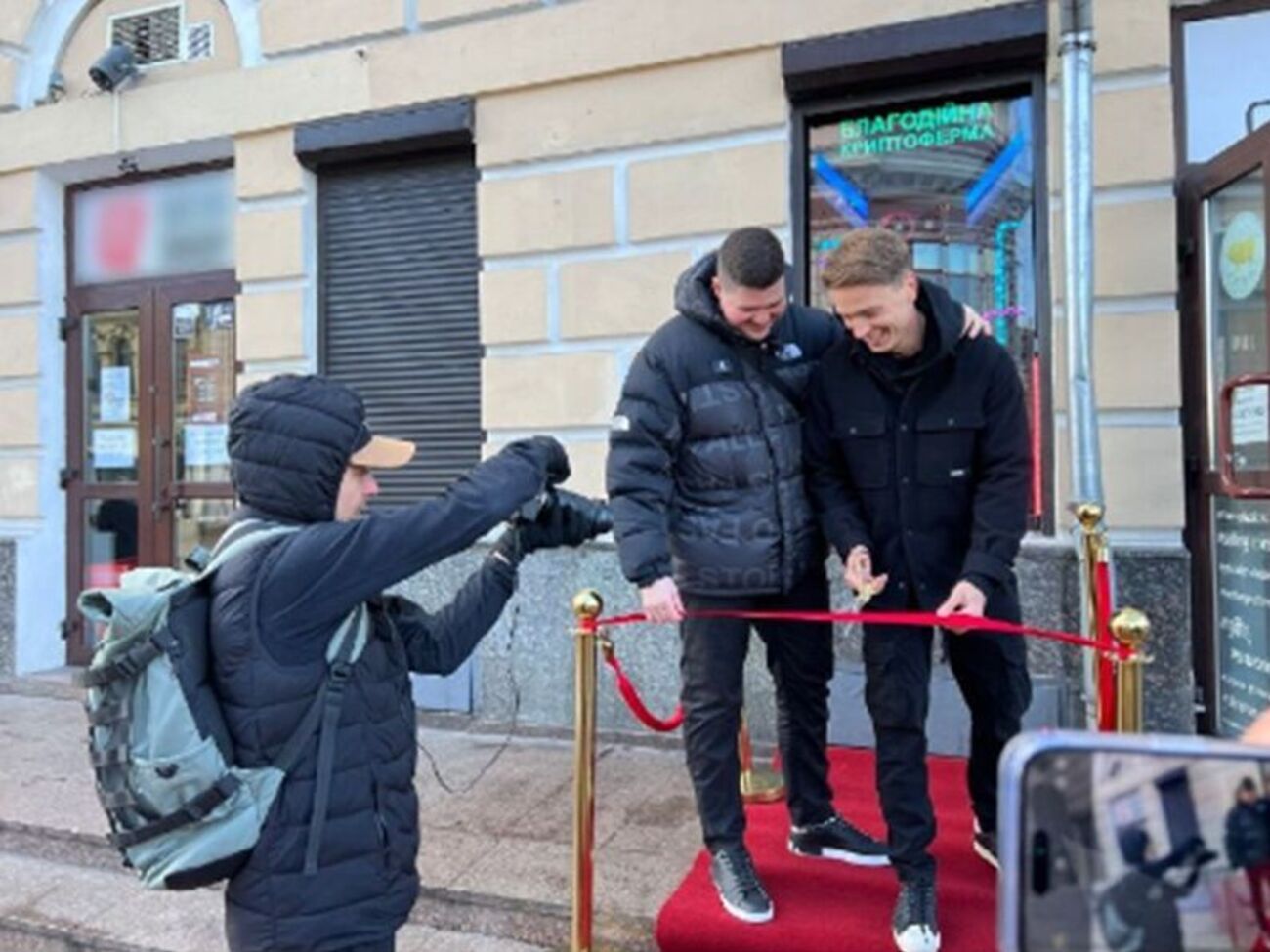 Питание криптофермы осуществляет электрогенератор. Буше и Гулько взяли на себя расходы по оплате электричества