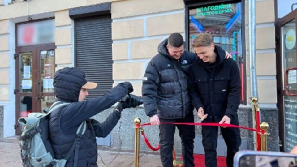 Питание криптофермы осуществляет электрогенератор. Буше и Гулько взяли на себя расходы по оплате электричества