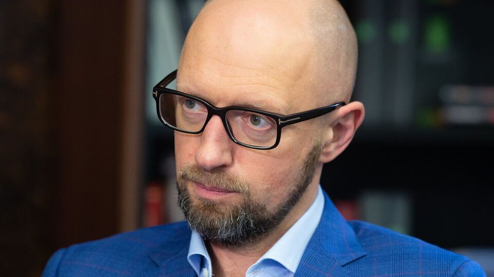 Яценюк про Путіна: Він зараз, як побитий пес, – що він поїде туди? Там понти бити не доведеться. Немає чим