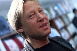 Харатьян заявил, что не обсуждал с проживающей в Швеции дочерью войну России против Украины, чтобы "избежать конфликта" с ней