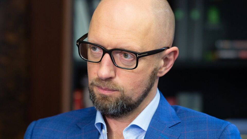 Яценюк: Росія залишиться на карті. І треба готуватися, що нам доведеться жити під постійною загрозою цього пораненого, здичавілого, недогодованого, але з ядерною боєголовкою в руках, ведмедя