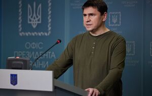 Подоляк на примере российского обстрела заявил, что любые заигрывания с террористами всегда заканчиваются "ракетой в жилом доме"
