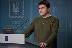 Подоляк на примере российского обстрела заявил, что любые заигрывания с террористами всегда заканчиваются "ракетой в жилом доме"