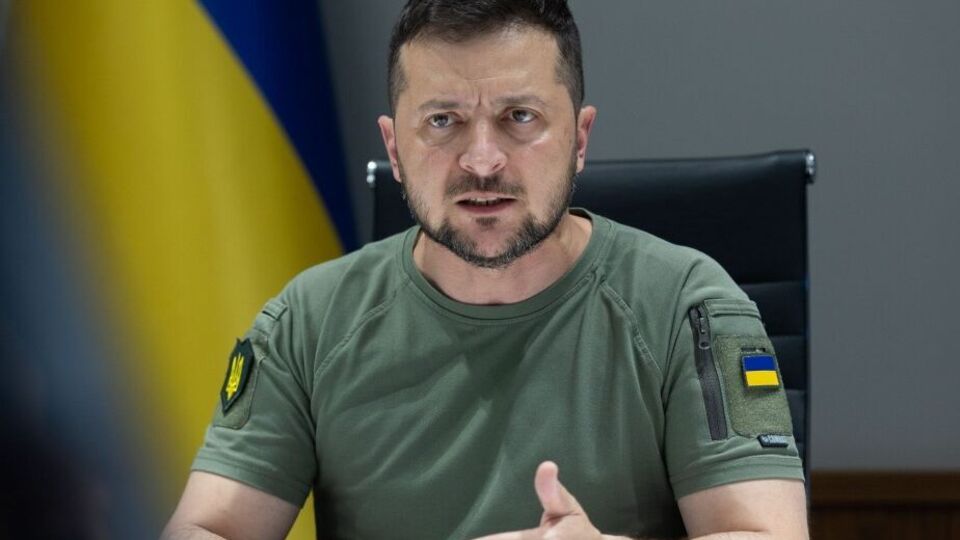Из-за ракетных обстрелов оккупантами 15 ноября около 10 млн украинцев оставались без света, отметил Зеленский
