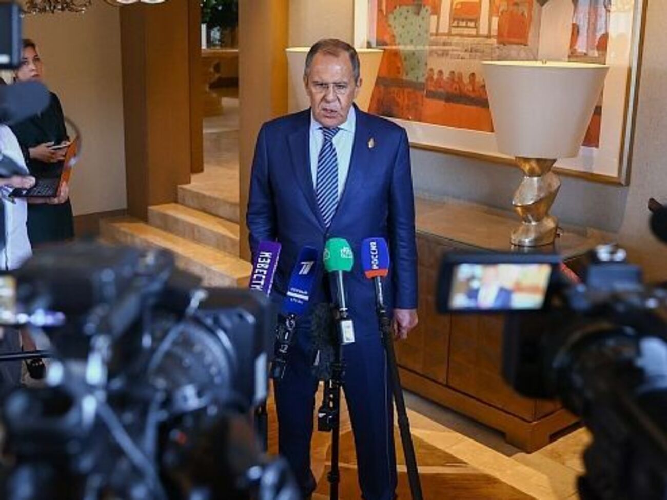 Лавров вернулся в Россию