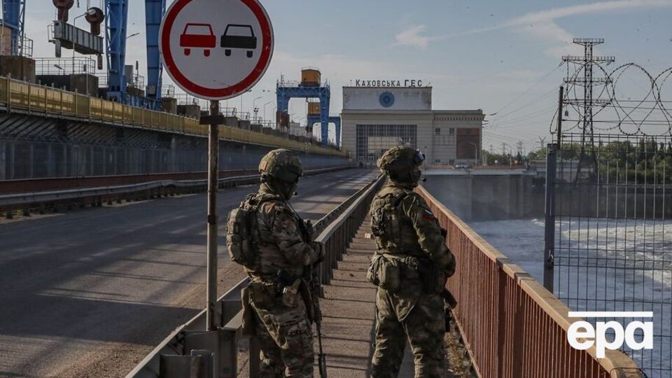Окупанти підірвали частину мосту на Каховській греблі
