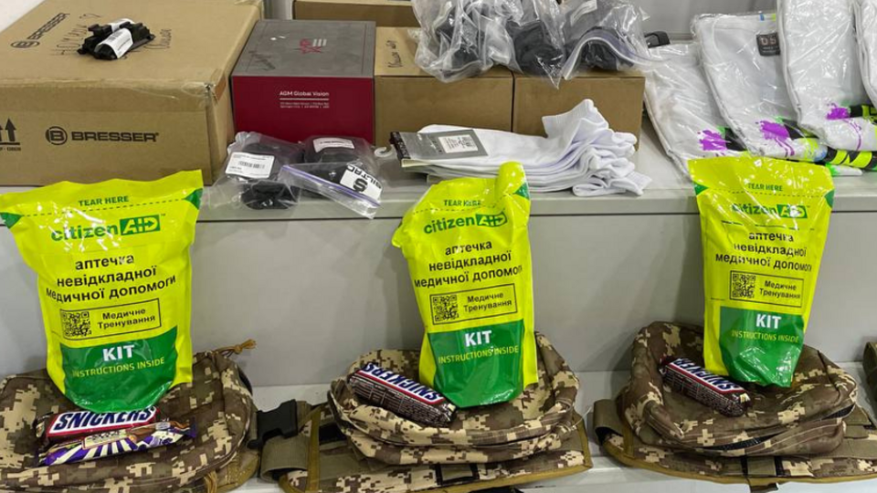 Аптечки містять критично важливі засоби медичної допомоги – фіксатори, шини, пристосування для лікування переломів, турнікети