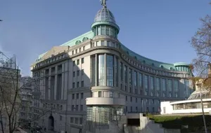 Права на здание главного офиса банка "Аркада" продали за 351 млн грн
