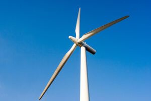 Инвесторы очень обеспокоены риском блокирования законопроекта, поскольку они намеревались достроить станции еще несколько месяцев назад, сообщили в Украинской ветроэнергетической ассоциации