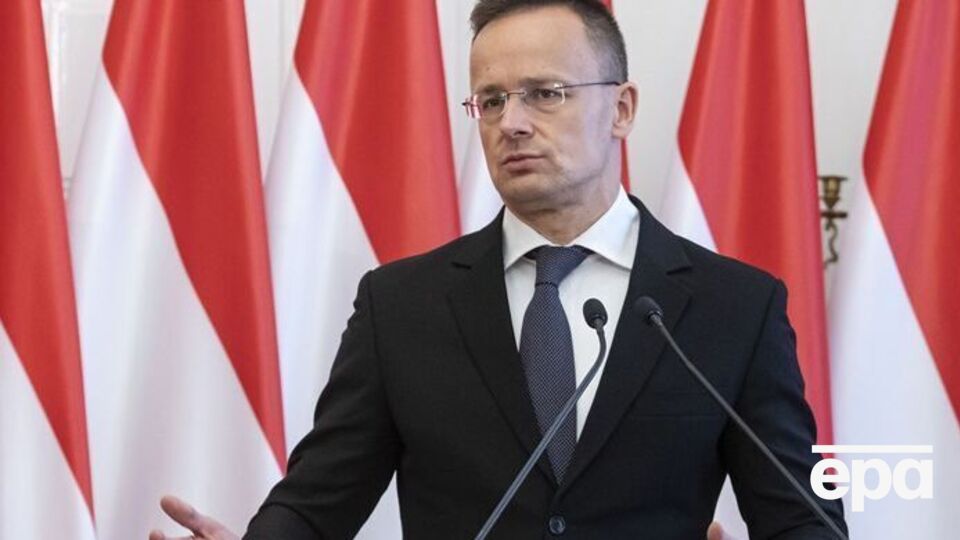 Сийярто напомнил, что Венгрия воздержалась во время голосования по вопросу создания миссии, которое прошло 17 октября