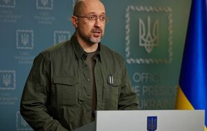 Шмыгаль сообщил, что оккупанты ударили ракетами по "Южмашу" в Днепре