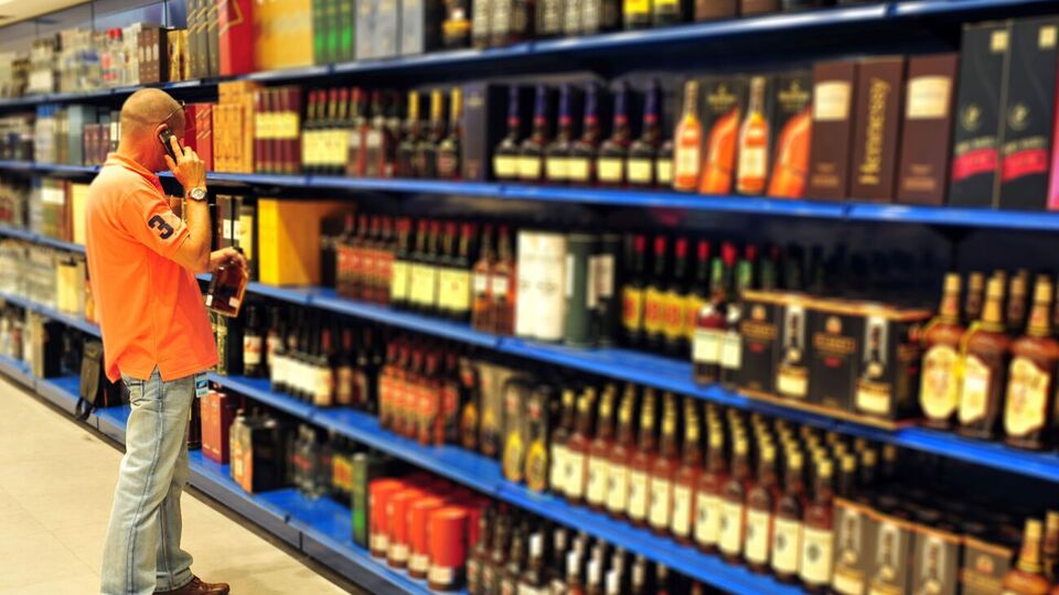 Алкоголь можна буде придбати із 12.00 до 20.00