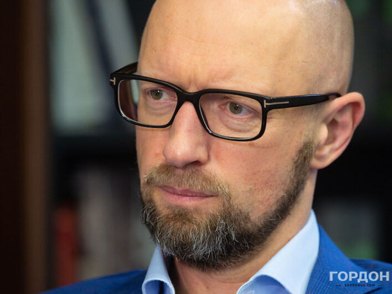 Яценюк:&nbsp;Когда команду дали выводить из бараков технику, ничего не ехало. Вообще ничего не ехало. Разворовано