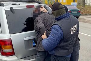 Задержаному объявили о подозрении в госизмене, суд его арестовал