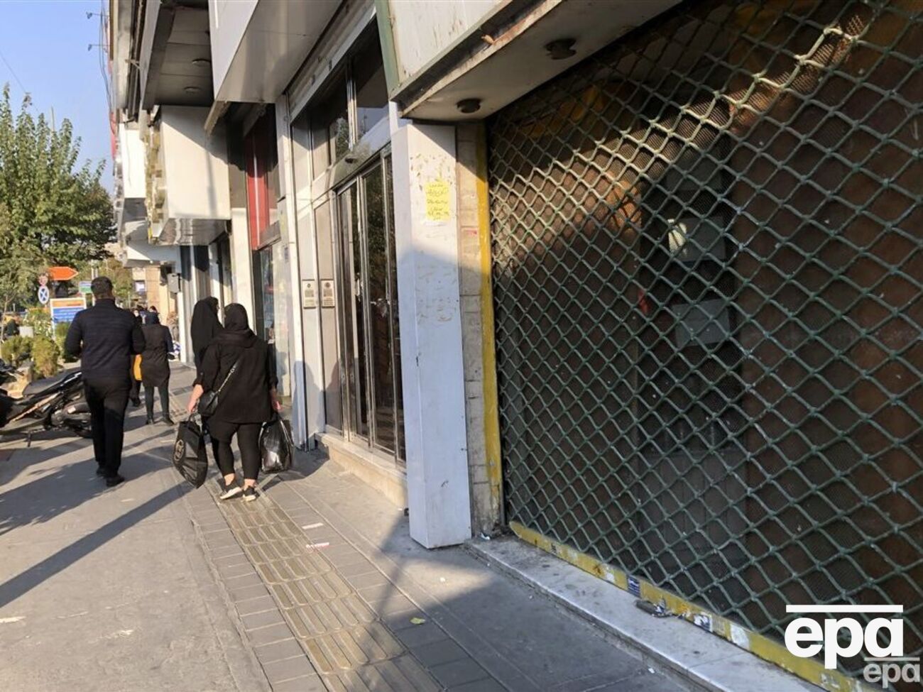 Із початку протестів 17 вересня на акціях в Ірані загинуло 348 людей