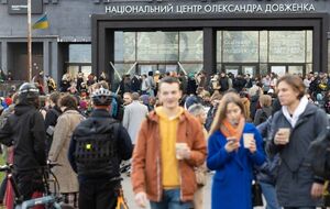 Как отметили в Довженко-Центре, Каждан написала заявление об увольнении "в связи с разочарованием в "культурном сообществе"