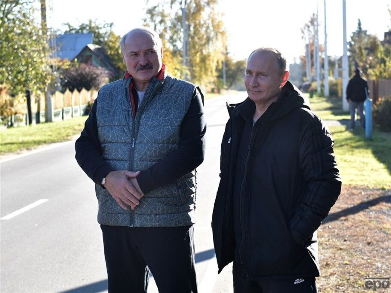 Скульптор изобразила Путина и Лукашенко голыми на унитазе, чтобы показать их уязвимость