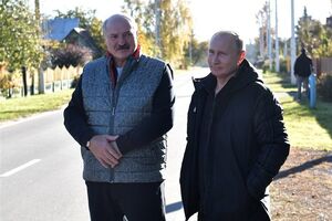 Скульпторка зобразила Путіна і Лукашенка голими на унітазі, щоб показати їхню вразливість