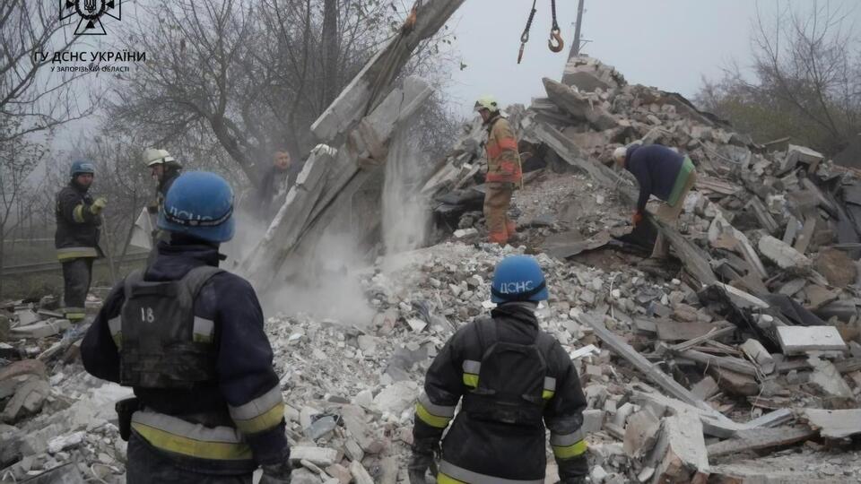 Рятувальники й далі розбирають завали у Вільнянську