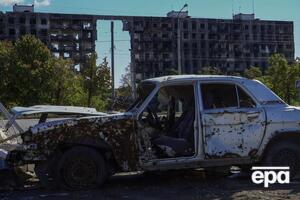 Росіяни зносять пошкоджені будинки в Маріуполі