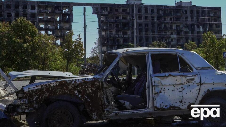 Россияне сносят поврежденные дома в Мариуполе