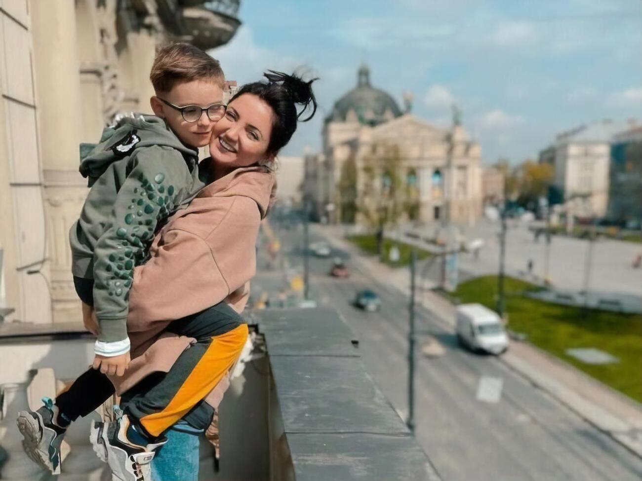 Співачка виховує семирічного сина