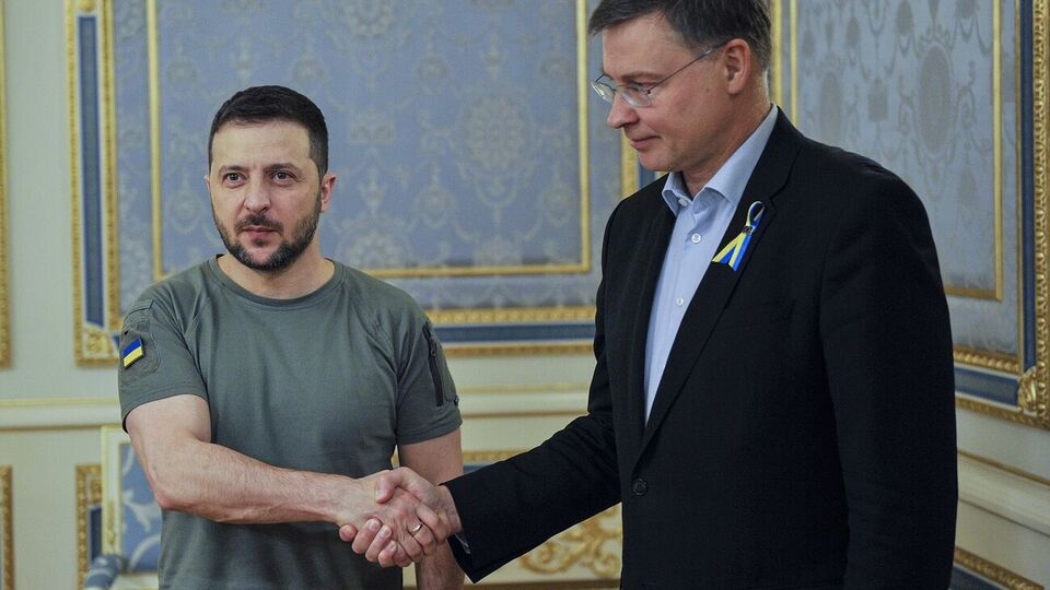 Зеленський зустрівся з Домбровскісом у Києві