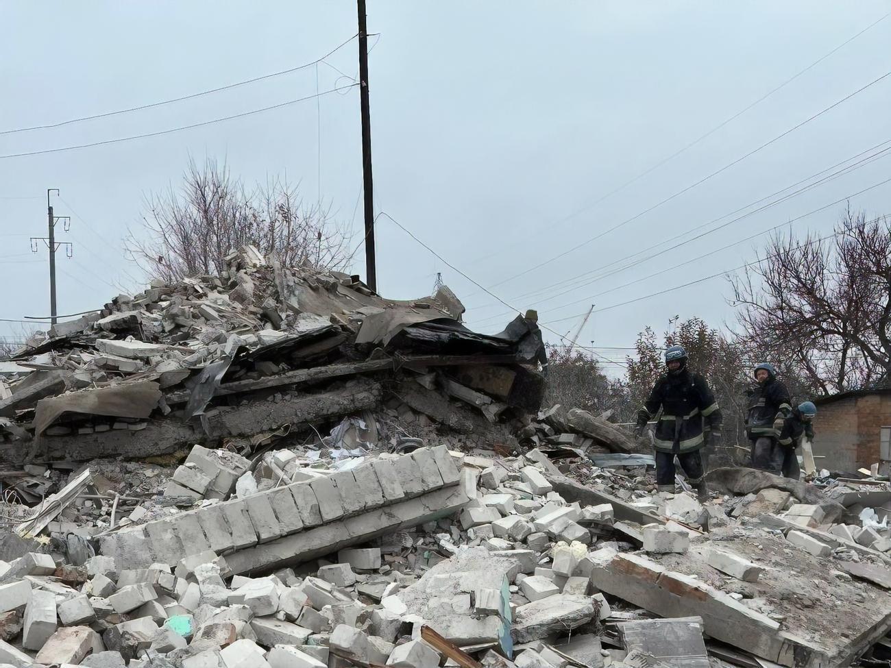 Российская ракета С-300 попала в Вольнянске в двухэтажный жилой дом, где жили три семьи