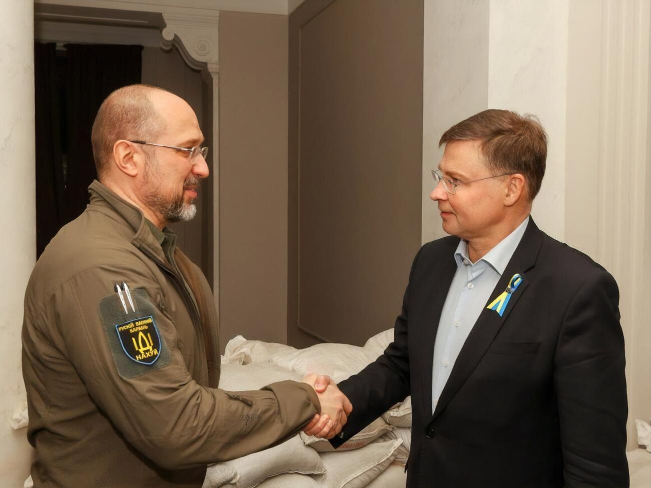 Денис Шмигаль розповів про підсумки зустрічі з Валдісом Домбровскісом