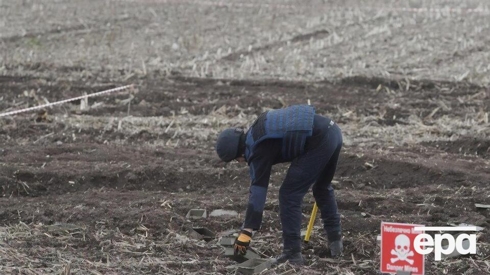 Сапери активно займаються розмінуванням української території