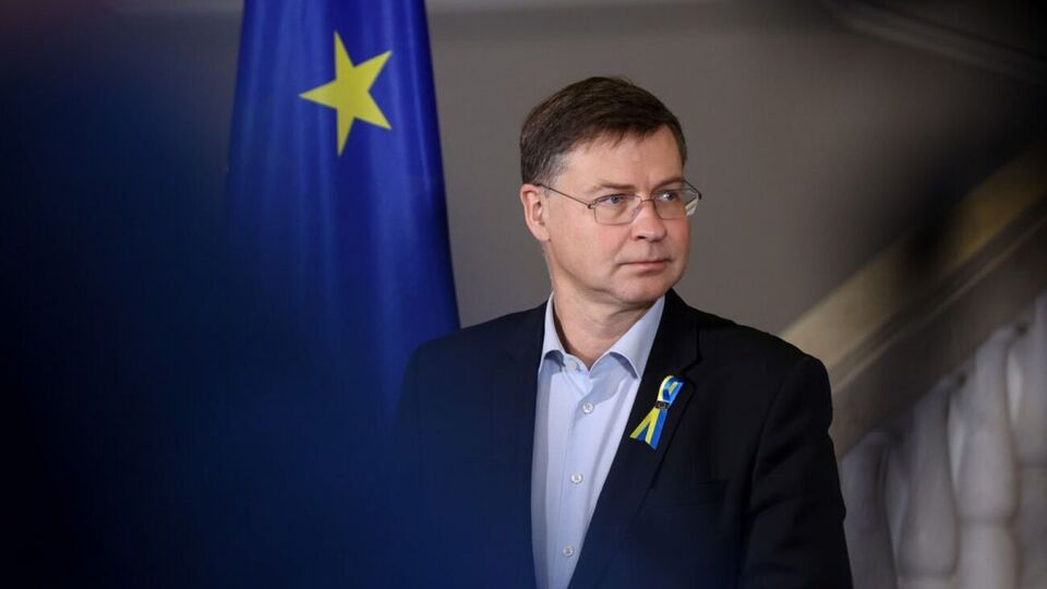 Домбровскіс очікує, що на початку грудня Європарламент схвалить програму "Макрофінансова допомога плюс" щодо підтримки України
