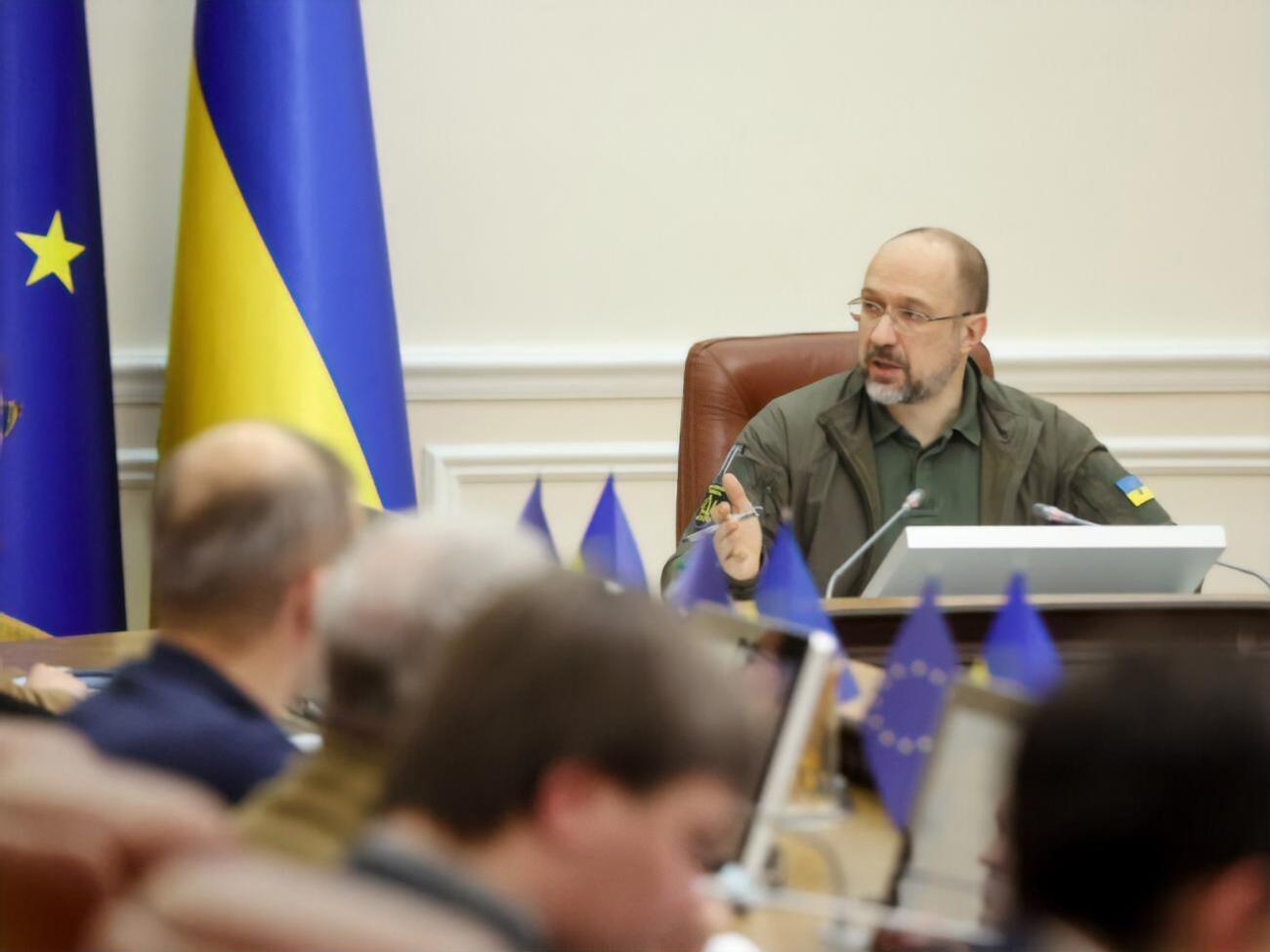 Шмигаль: Ми відновлюємо все, що можемо. Але наступні хвилі спричиняють нові руйнування. Відповідно, відключення світла &ndash; і планові, і аварійні &ndash; можуть стати частішими та довшими