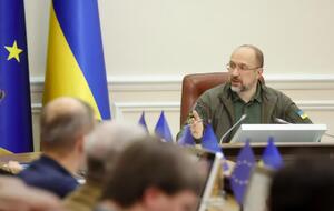Шмигаль: Ми відновлюємо все, що можемо. Але наступні хвилі спричиняють нові руйнування. Відповідно, відключення світла – і планові, і аварійні – можуть стати частішими та довшими