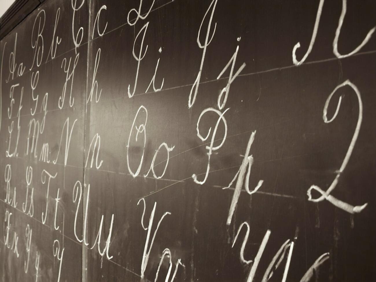 За даними Міносвіти, освітній процес 1 вересня розпочало в Україні майже 13 тис. шкіл