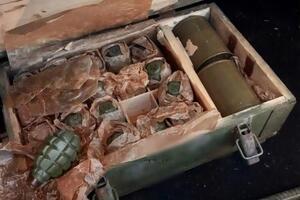 Чоловіка затримали під час спроби продати гранатомет, вогнемет і 20 гранат