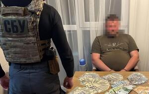 Сотрудники СБУ задержали подозреваемых с поличным при передаче денег