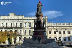 С начала полномасштабного вторжения РФ в Украину возобновились дискуссии о сносе памятника